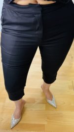 Retro Black Capri Pants - Image 3